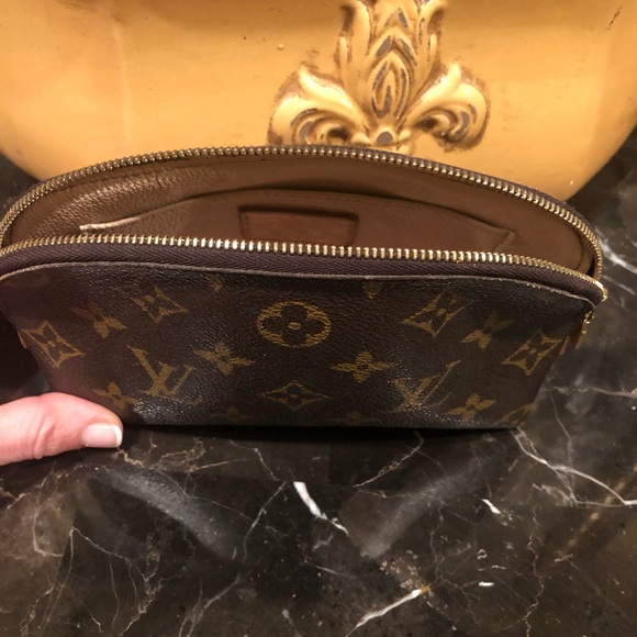 Louis Vuitton cosmetic bag - Picture 2 of 8